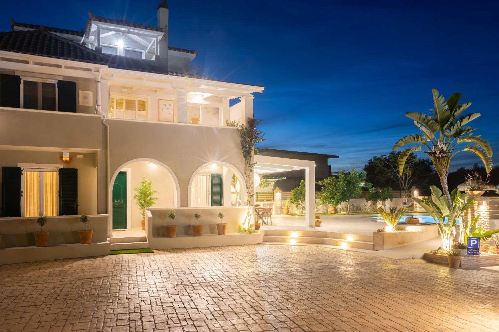 Porta Luxury Residence, By Tk Management Holiday home *
