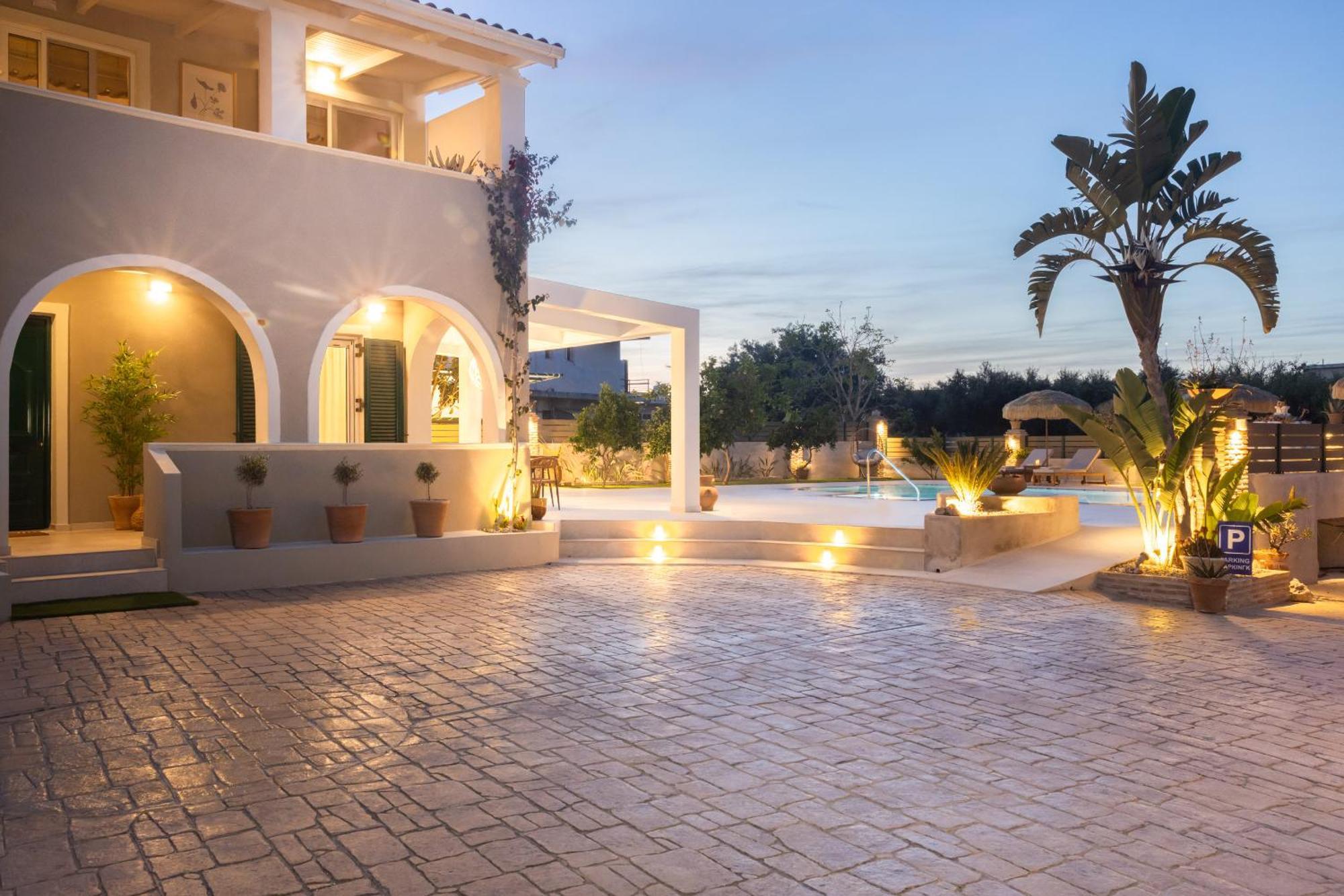 Porta Luxury Residence, By Tk Management Laganas