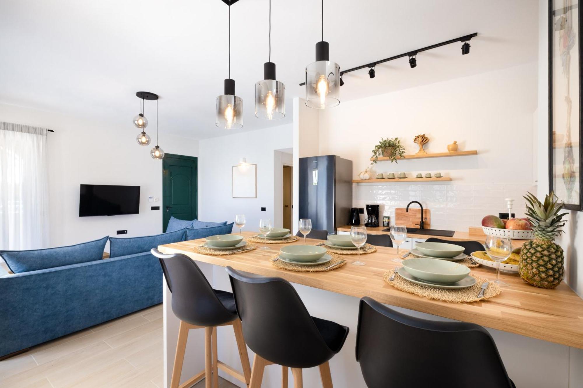 Porta Luxury Residence, By Tk Management *