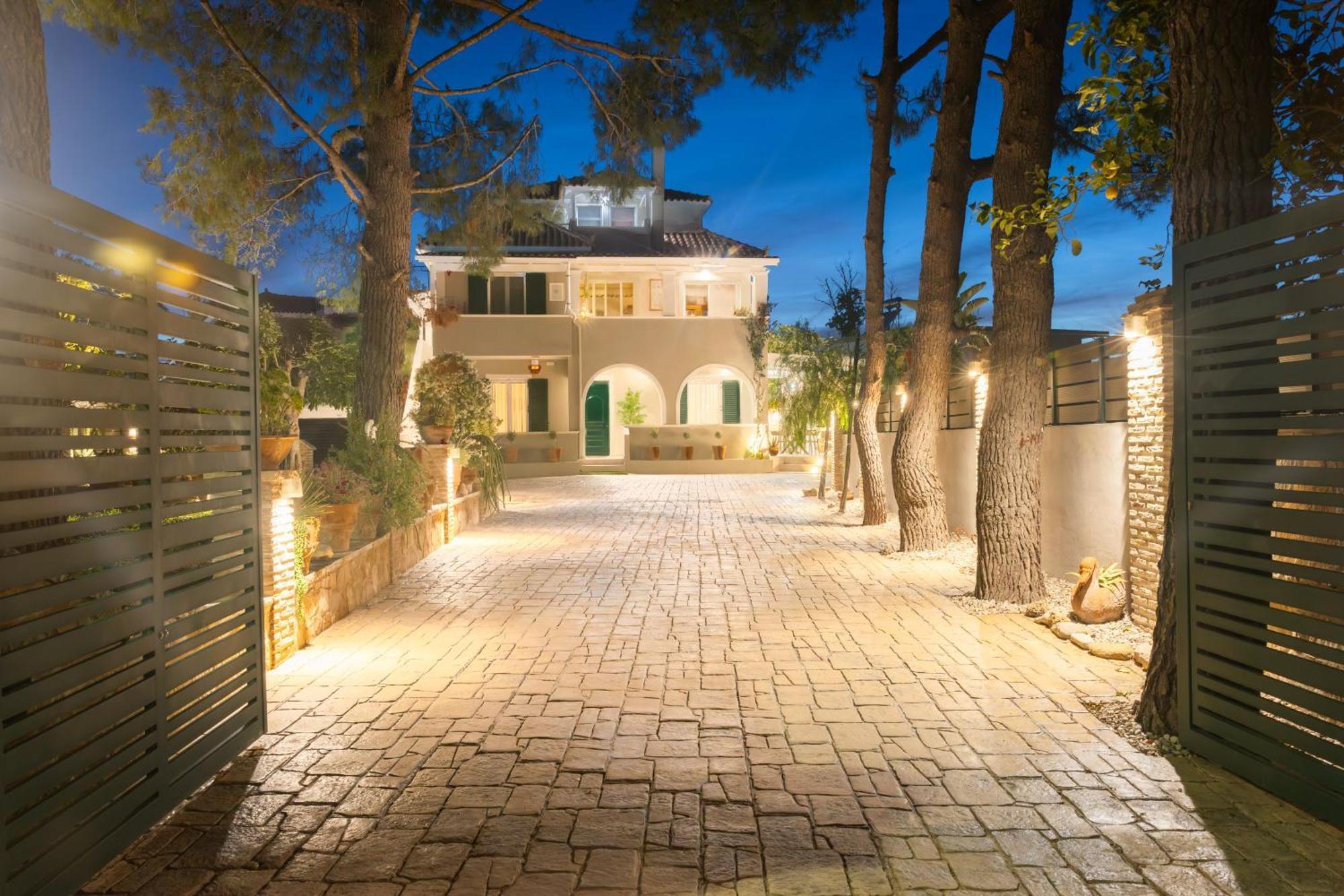 Porta Luxury Residence, By Tk Management