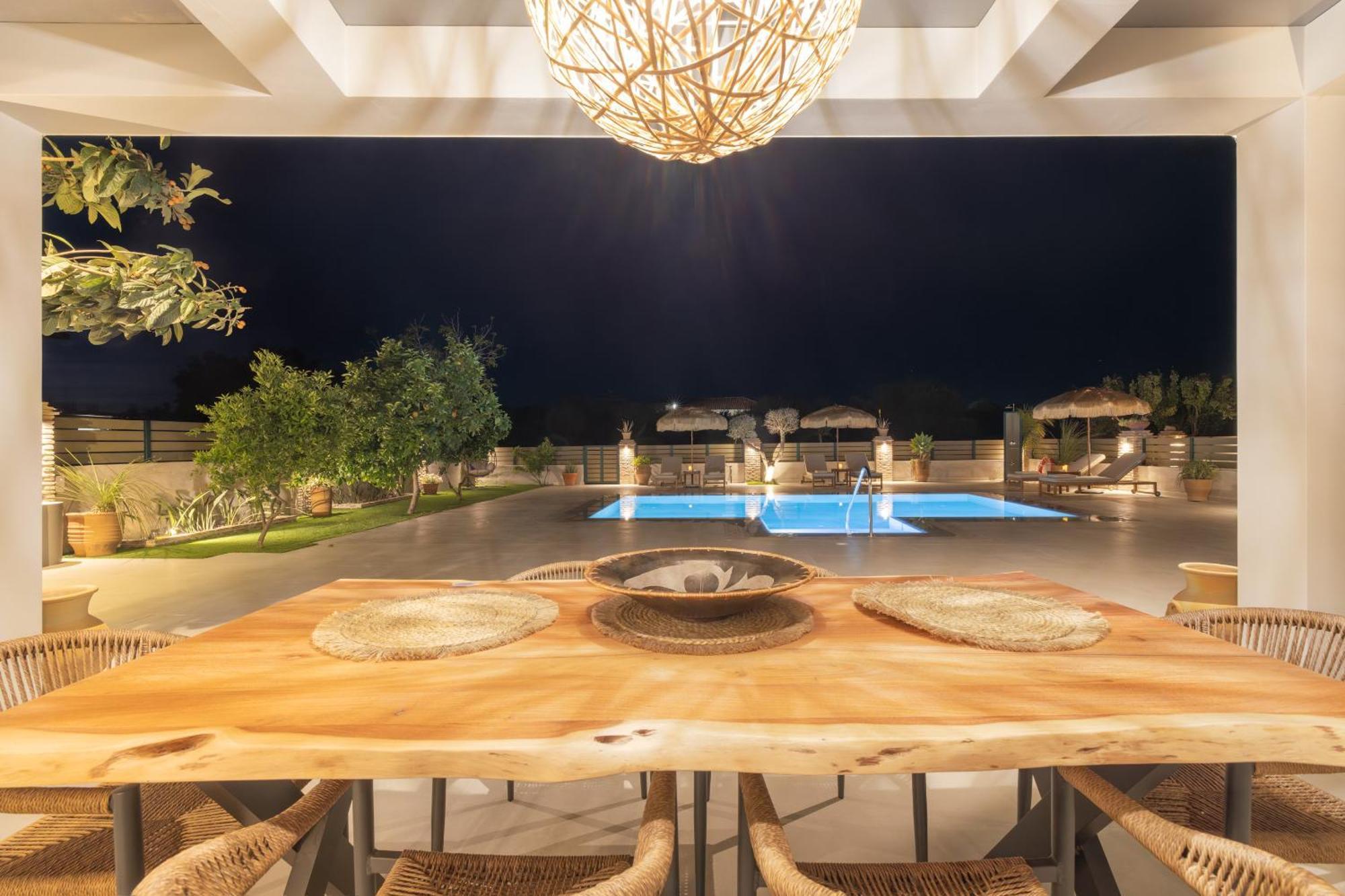 Porta Luxury Residence, By Tk Management *
