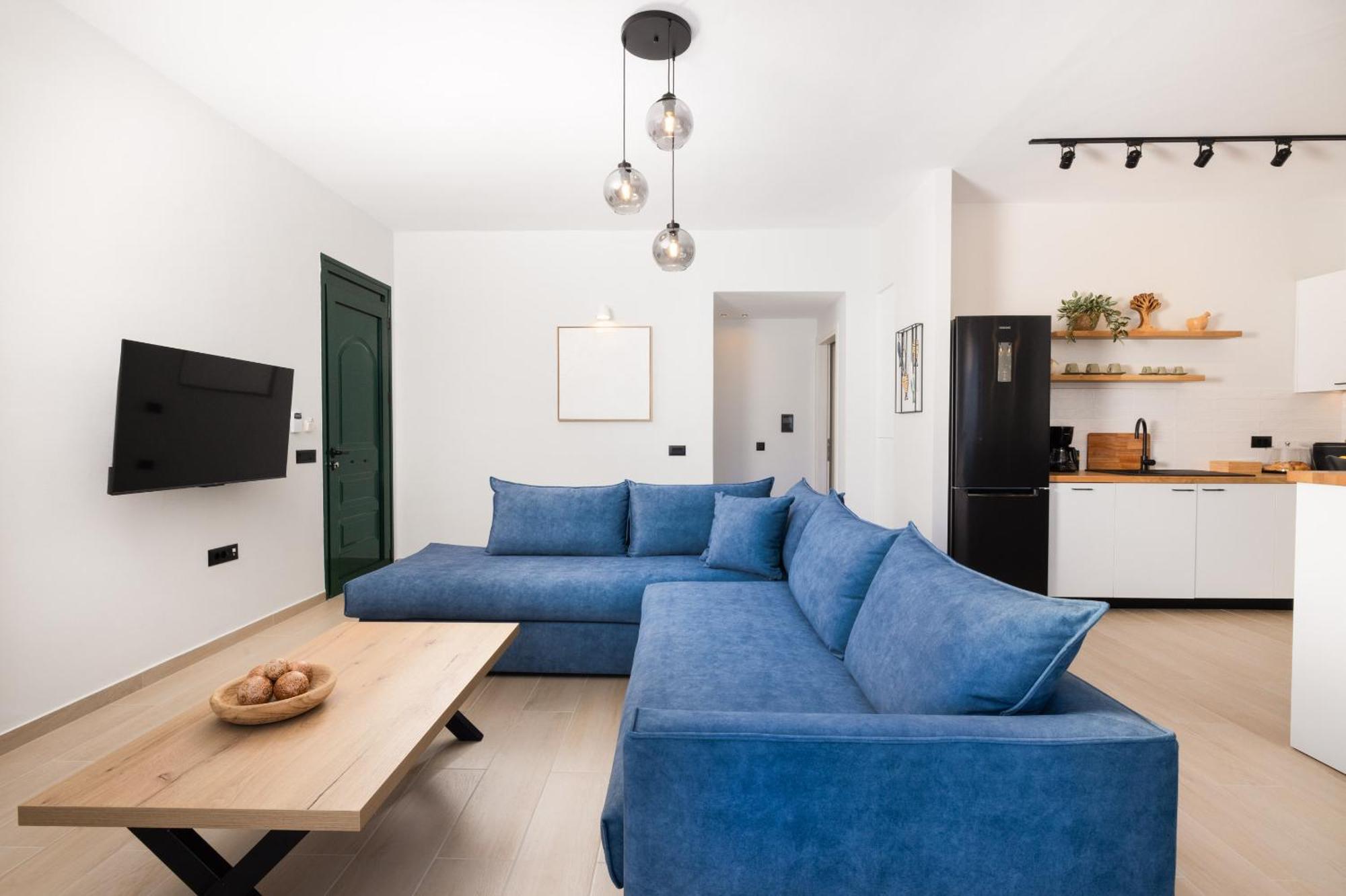 Porta Luxury Residence, By Tk Management *